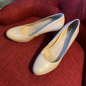 Nude heels, excellent condition. Naturalizer comfort brand
